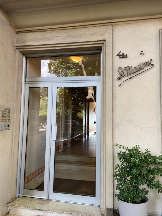 Loryhouse Menton